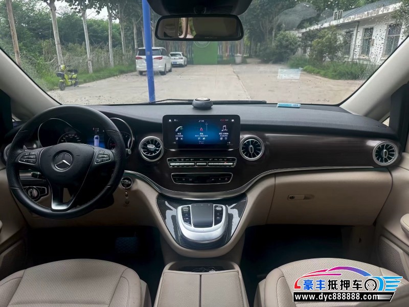 21年奔驰V轿车抵押车出售