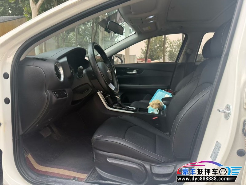 21年起亚K3轿车抵押车出售