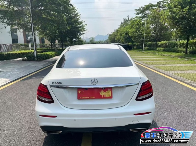 17年奔驰E轿车抵押车出售
