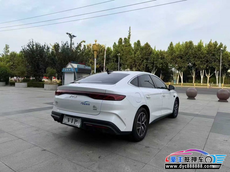 25年比亚迪秦轿车抵押车出售