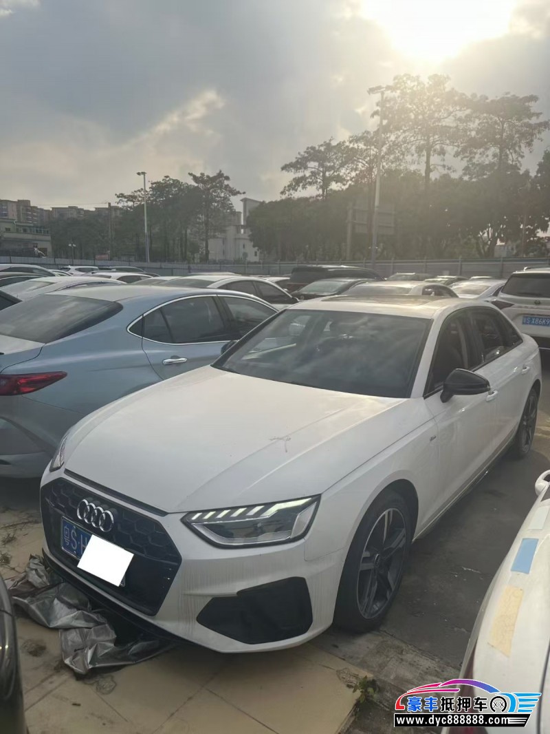 抵押车出售22年奥迪A4L轿车