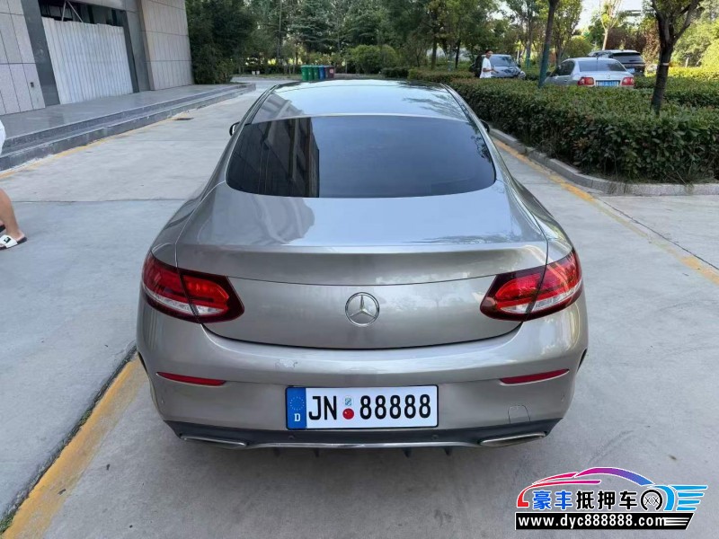 19年奔驰C轿车抵押车出售