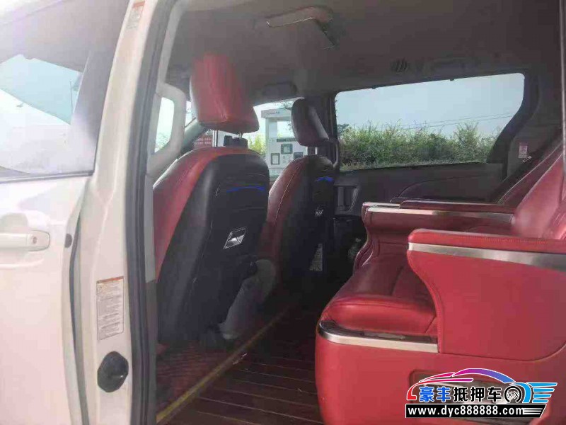 20年丰田塞纳轿车抵押车出售