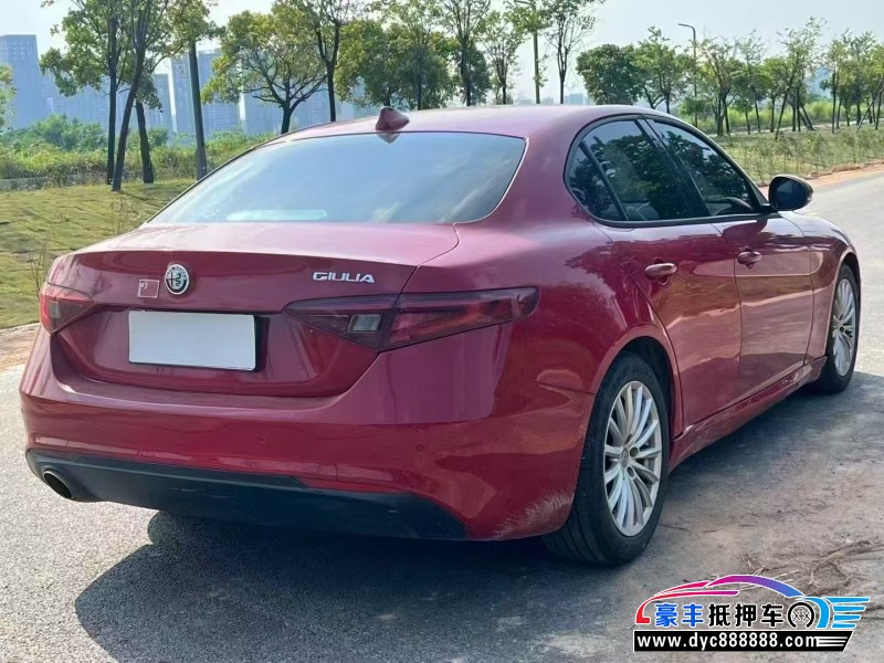 18年阿尔法·罗密欧Giulia轿车抵押车出售