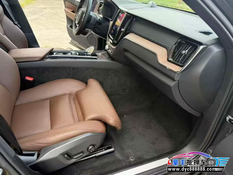 23年沃尔沃XC60轿车抵押车出售