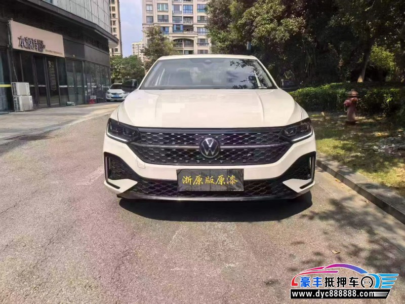 抵押车出售24年大众朗逸轿车