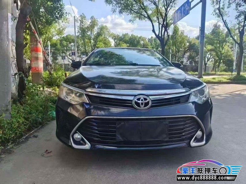 抵押车出售17年丰田凯美瑞轿车