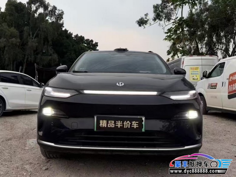 抵押车出售25年零跑C11轿车