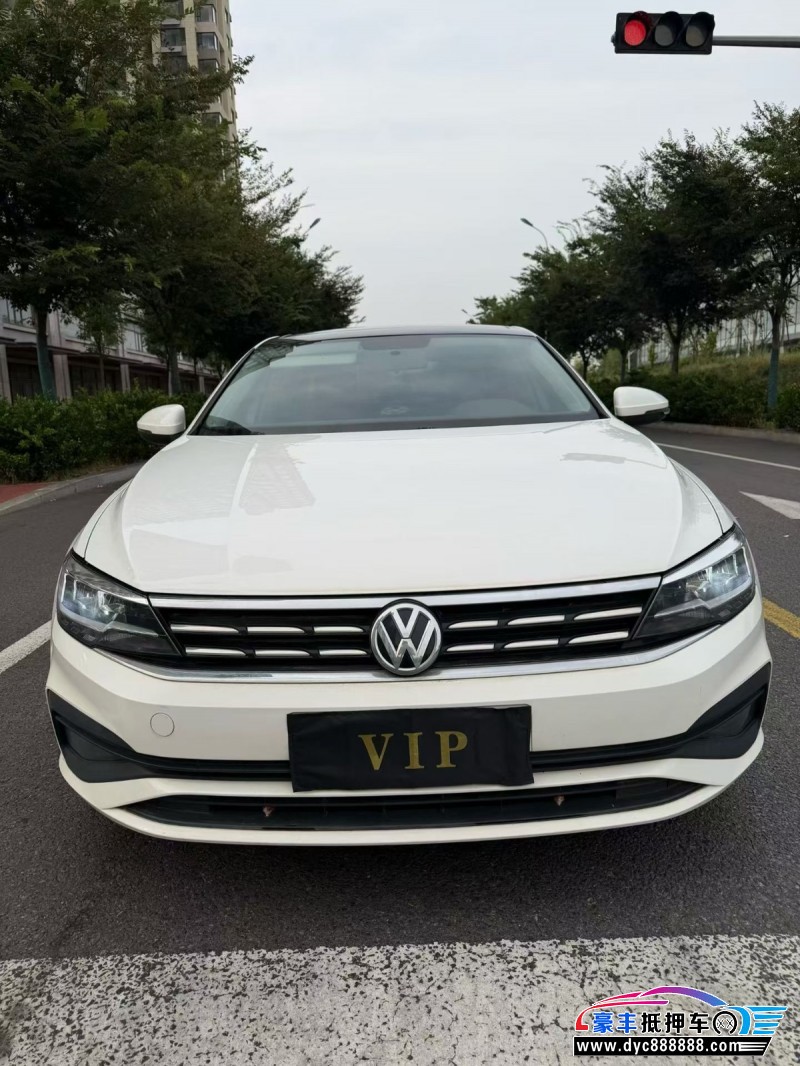 抵押车出售19年大众凌渡轿车