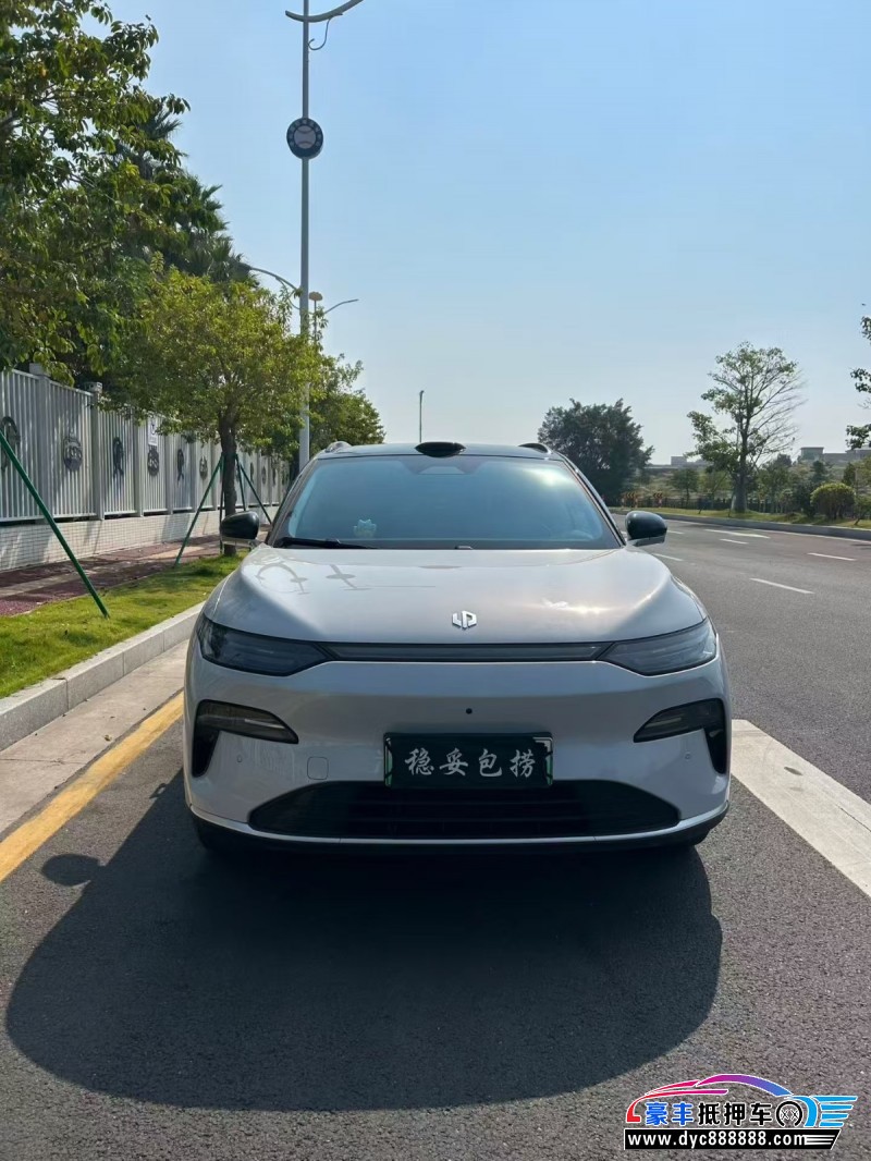 抵押车出售26年零跑C11轿车