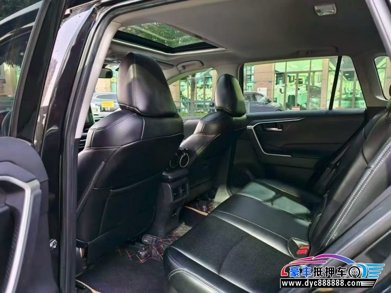 20年丰田RAV4轿车抵押车出售