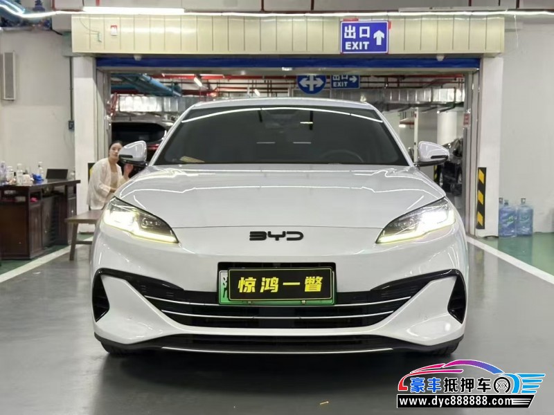 抵押车出售25年比亚迪海豹轿车