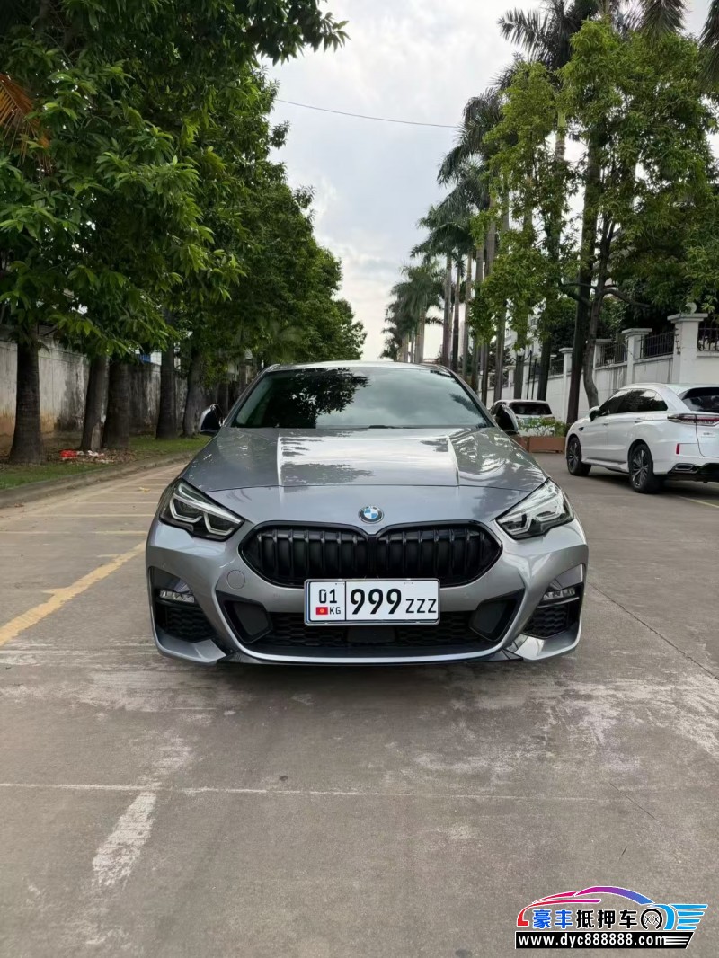 抵押车出售25年宝马2系轿车