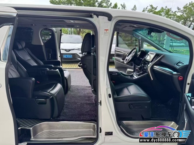 20年丰田威尔法轿车抵押车出售