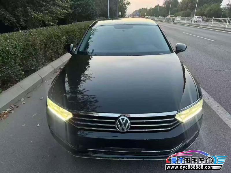 抵押车出售17年大众迈腾轿车